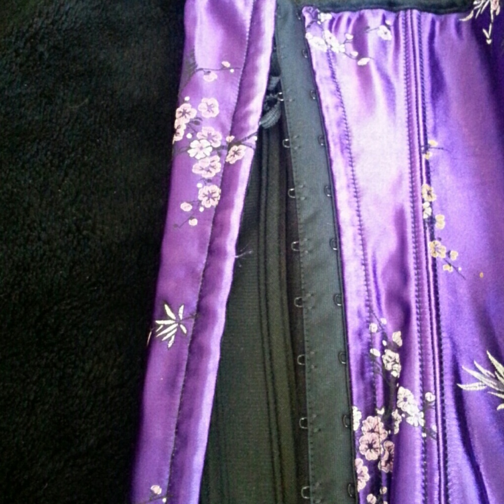 Corset - Picture 4 of 4